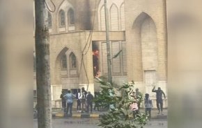 بالصور.. الدفاع المدني يخمد حريقاً اضرم بمرقد الحكيم بالنجف