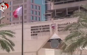 شاهد المحكمة البحرينية تأمر بالسجن المؤبد على 5 مواطنين 
