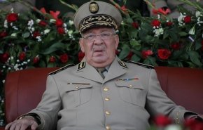 قايد صالح يشيد ب