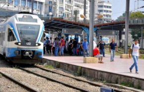 الجزائر .. إضراب عمال السكك الحديدية يشل حركة القطارات 