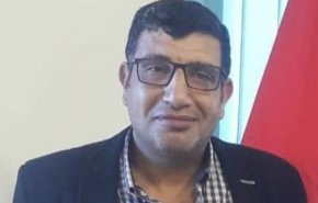 إقالة مسؤول مصري ركل عاملا وصفعه
