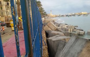 مصر.. الحكومة ترد على صور الكتل الخرسانية بكورنيش الإسكندرية