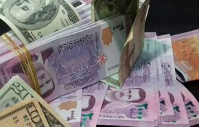 الليرة السورية تكسر حاجز الألف أمام الدولار !