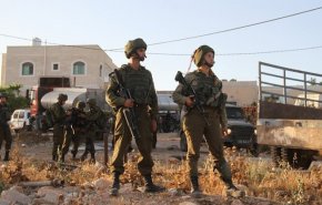 جيش الاحتلال يعتقل فلسطينيين جنوبي قطاع غزة

