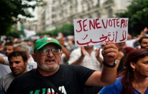 بدء الصمت الانتخابي وسط انقسام في الشارع الجزائري
