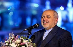ظريف: الامام الخميني الراحل زرع الثقة بالنفس لدينا