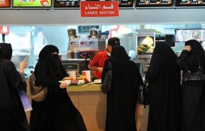 السعودية تلغي شرط خاص بدخول الرجال والنساء للمطاعم