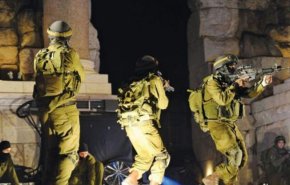 قوات الاحتلال تعتقل 13 فلسطينيا من الضفة بينهم أسيرة محررة
