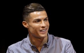 بالفيديو .. تصرف غريب من رونالدو بعد خطأ في التدريب 