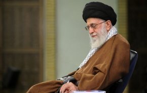 قائد الثورة: لنمنح المجتمع بنعمة الصلاة الامان والسلامة النفسية والحيوية
