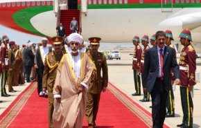 البلاط السلطاني يصدر بيانا بشان عودة السلطان قابوس إلى عمان 