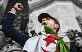 مسيرة الطلبة الـ43 بالعاصمة ترفض اجراء الانتخابات ونتائجه + فيديو