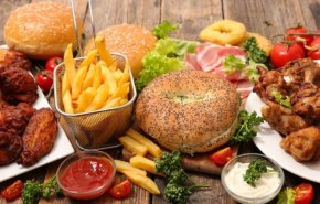قائمة بأخطر 10 أطعمة ومشروبات تضر بالصحة.. ابتعد عنها