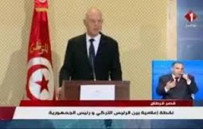 قيس سعيد يرد على أردوغان: لم تشم رائحة الدخان وإنما زيت الزيتون التونسي! (فيديو)