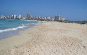 بالصورة..العثور على جسم غريب عند شاطئ الناعمة عليه كتابات عبرية
