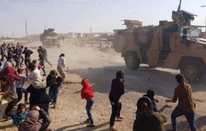 بالفيديو: أطفال يدبون الرعب في جنود اميركان بالقامشلي