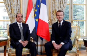 السيسي وماكرون يبحثان الوضع فى ليبيا هاتفيا

