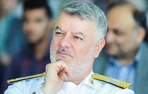 قائد بحرية ايران يتفقد السفن الحربية الروسية والصينية