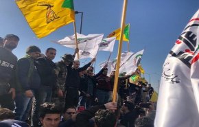 آلاف العراقيين يحتشدون أمام السفارة الاميركية في بغداد