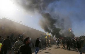 اصابة اكثر من 20 مشيعا بقنابل دخانية امام سفارة امريكا