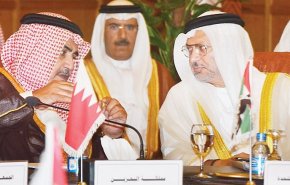 مسؤول قطري تعلیقا على اقالة خالد بن أحمد: 'الدور جاي على قرقاش'