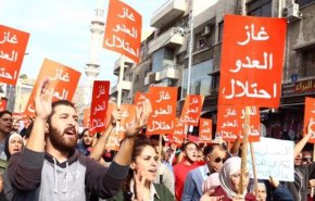 آلاف الأردنيين يشاركون في مسيرة رافضة لاتفاقية الغاز مع الاحتلال