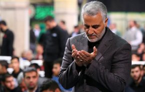 شاهد الصورة الاولى للشهيد ’سليماني’ محمولا على الاكف 