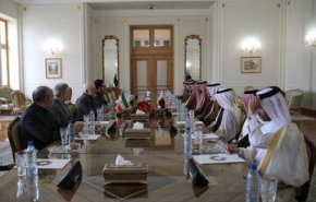 ظريف: على أمريكا تحمل مسؤولية عواقب أعمالها الإرهابية