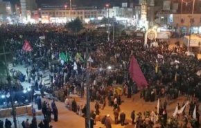 شاهد/نجل اية الله السيستاني يستقبل جثامين القادة الشهداء في النجف