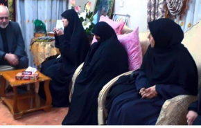 شاهد.. ظريف يزور اسرة الشهيد قاسم سليماني