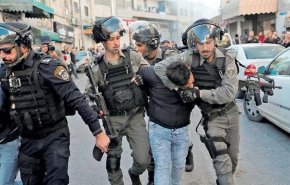 الاحتلال يعتقل 10 فلسطينيين بالعيسوية بالقدس المحتلة