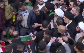 لحظة بكاء الشيخ بشير النجفي اثناء الصلاة على الشهيدين سليماني والمهندس