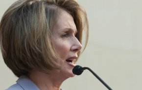 بيلوسي: سنصوت على قانون للحد من تحركات ترامب العسكرية تجاه إيران