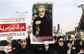 مشيعو الشهيدين سليماني والمهندس يهتفون بهذا الشعار بالعربي والفارسي