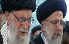 شاهد: دموع قائد الثورة تلهب قلوب القريب والبعيد