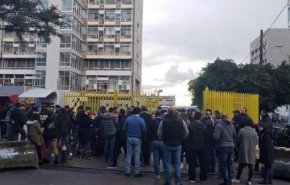 اعتصام أمام مؤسسة كهرباء لبنان احتجاجا على التقنين