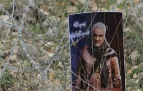 يافطة كبيرة على الحدود اللبنانية وعليها صورة سليماني!
