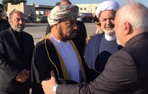 ظريف يصل مسقط للمشاركة بمراسم تابين السلطان قابوس