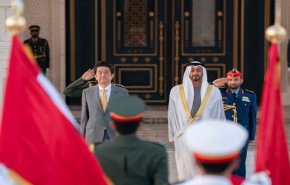 رئيس الوزراء الياباني يصل الى الامارات