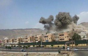 العدوان السعودي الأمريكي یهاجم الحديدة بعدة صواريخ كاتيوشا
