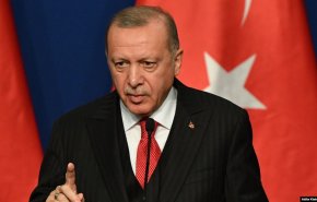 أمير سعودي يستهزئ بأردوغان بتغريدة داعمة لحفتر