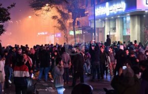 تصاعد التوتر وفوضى أمام مصرف لبنان في بيروت 