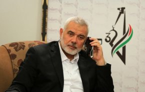 هنية يهاتف الأسير الفلسطيني المحرر علاء أبو جزر 
