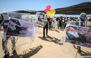 شبان فلسطينيون يستأنفون إطلاق البالونات الحارقة