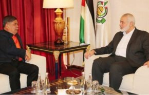وزير الدفاع الماليزي يلتقي هنية في قطر

