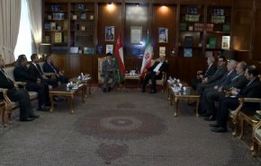 ظريف و بن علوي يبحثان في طهران التطورات الإقليمية