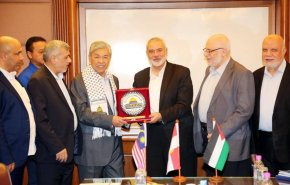 هنية يلتقي رئيس البرلمان الماليزي ويبحث معه آخر التطورات
