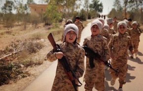 ليبيا تسلم تونس 6 أطفال من أبناء مقاتلى تنظيم داعش الإرهابى