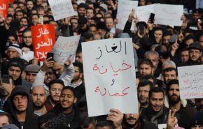 الأردنيون يجددون تظاهرهم ضد اتفاقية الغاز مع العدو ’الإسرائيلي’

