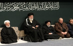بالصور.. قائد الثورة يحضر مجلس عزاء استشهاد السيدة الزهراء (س)